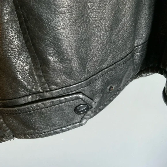 LEVI’S vintage black faux leather trucker motorcycle jacket zippers - Picture 10 of 16